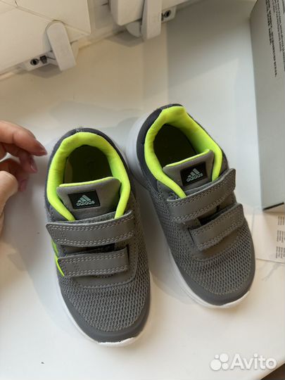 Кроссовки детские adidas 26