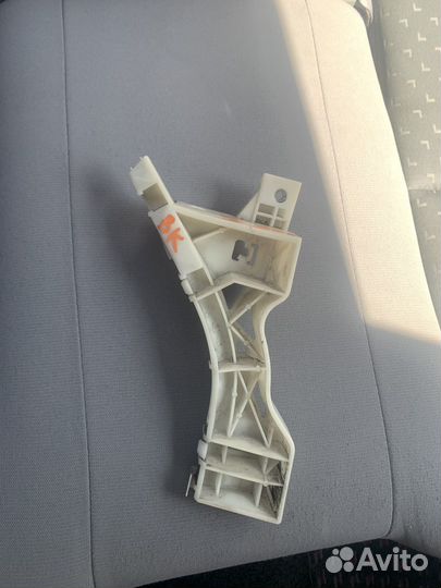 Кронштейн переднего бампера мазда 3 BK (2003-2008)