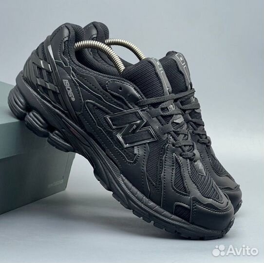 Черные New Balance 1906