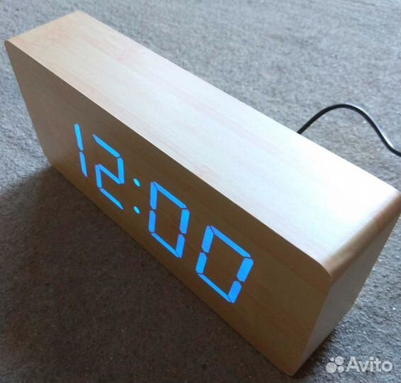 Часы с термометром