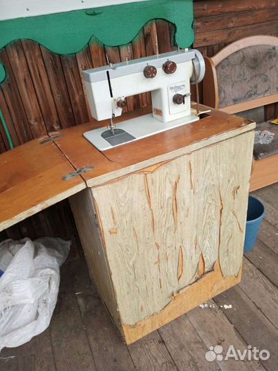 Швейная машина чайка 143, б/у, ножной привод