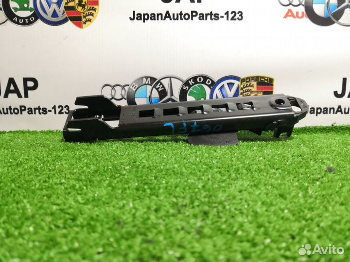 Направляющая ремня безопасности Audi A4 B8 cdhb