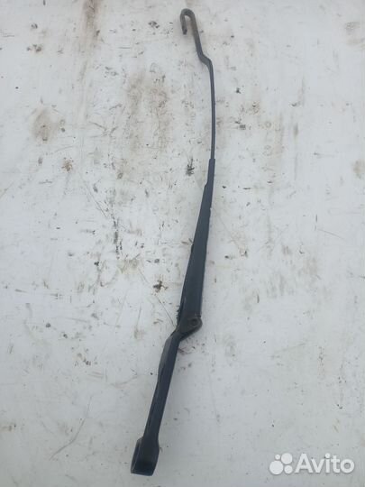 Поводок стеклоочистителя (дворников) VW Golf 3