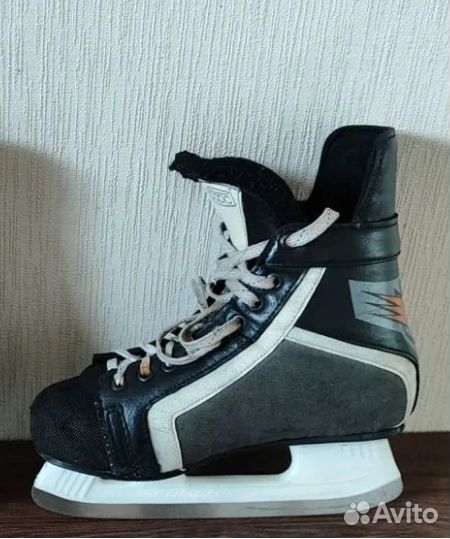 Коньки хоккейные