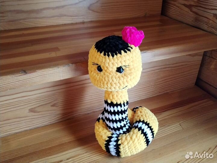 Вязанная плюшевая змейка