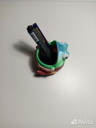 Подставка для канцелярии в форме лягушки