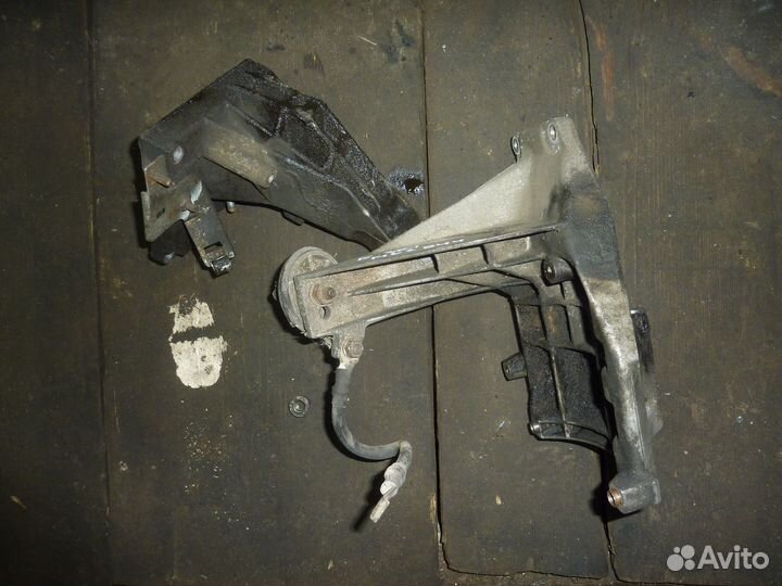 Кронштейн опоры двигателя Bmw e38 M62B44