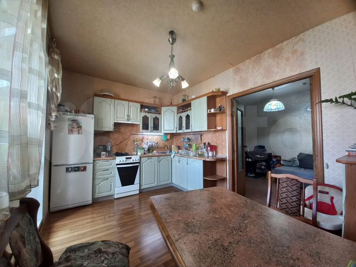 4-к. квартира, 100 м², 6/10 эт.