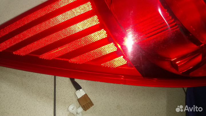 Фонарь задний Nissan tiida