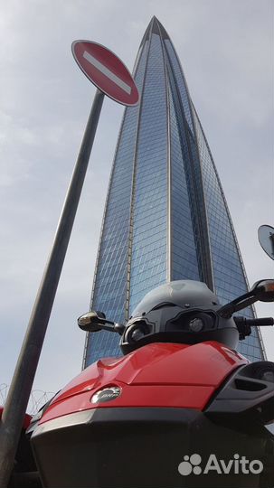 Трицикл BRP CAN-AM roadster spyder