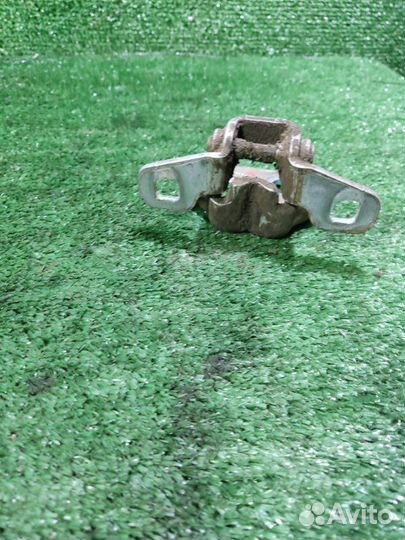 Петля двери Renault Logan