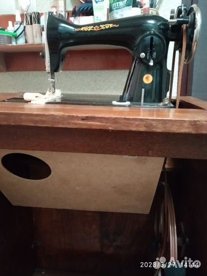 Швейная машинка, стенка