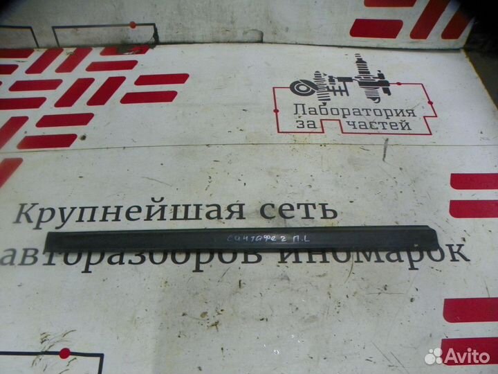 Молдинг передней левой двери Hyundai Santa Fe