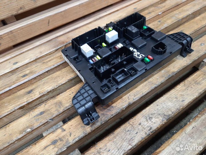 Блок предохранителей Opel Astra J GTC 2012