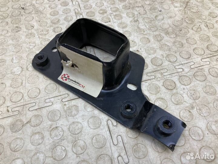 Кронштейн усилителя передний левый Volkswagen Polo