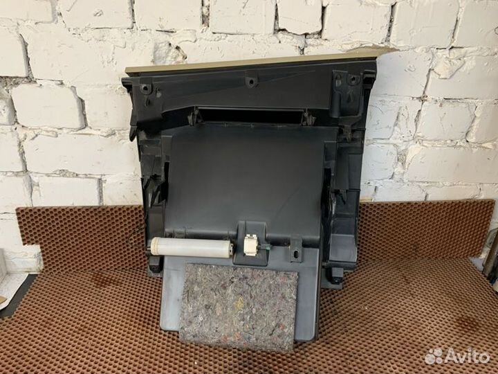 Бардачок Nissan Teana седан VQ35DE 2009