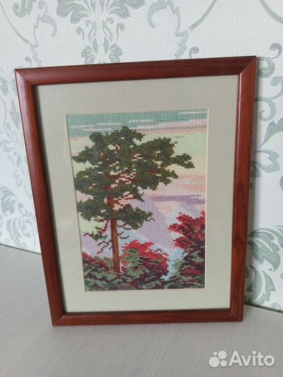 Интерьерная вышитая картина