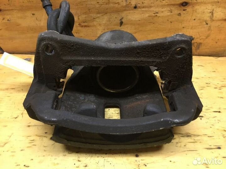 Суппорт передний левый Toyota Corona Premio ST210