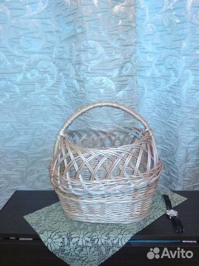 Плетеная корзина из ивовой лозы