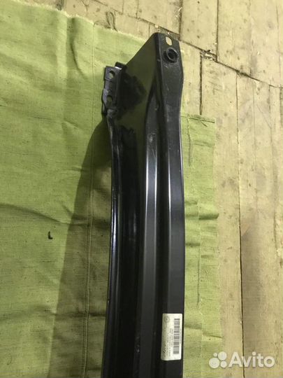 Усилитель заднего бампера touareg