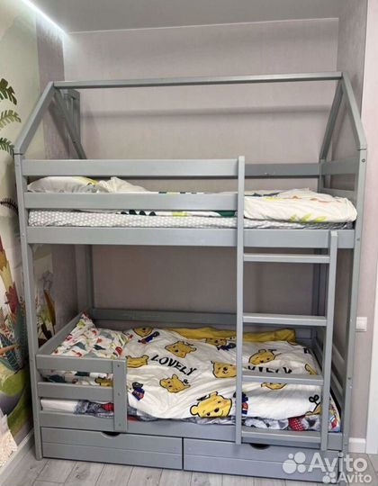 Кровать двухьярусная детская домик