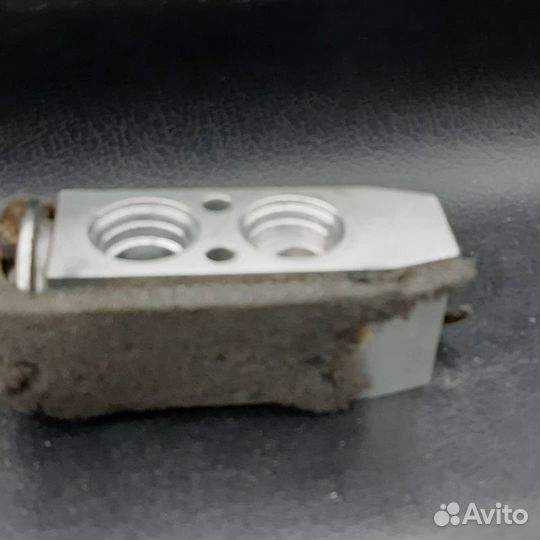 Клапан компрессора кондиционера в салон