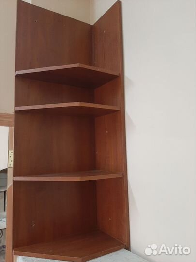 Полка книжная угловая