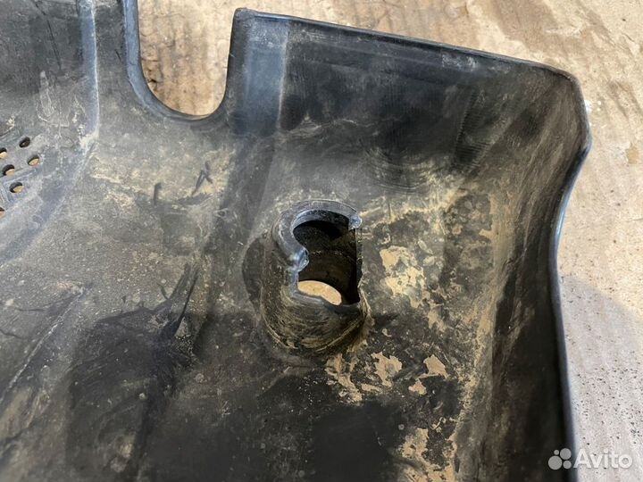 Крышка двс декор Hyundai Sonata EF 2.0 G4GC дефект