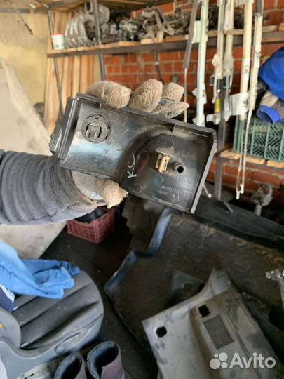 Кнопка багажника с накладкой крайслер себринг