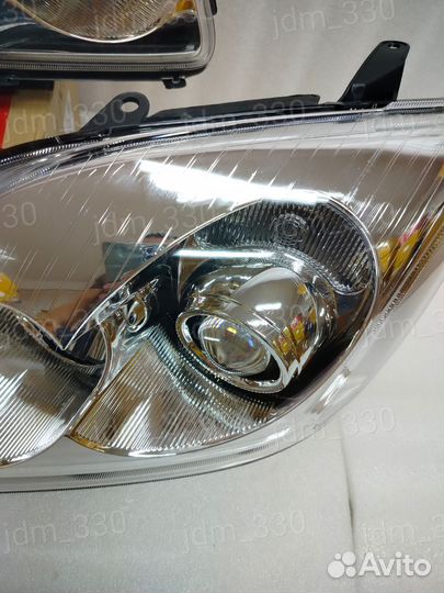Фары Toyota Avensis T250, новые, L+R