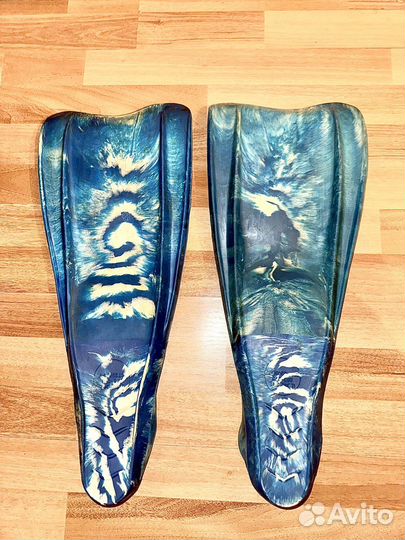 Ласты дельфин