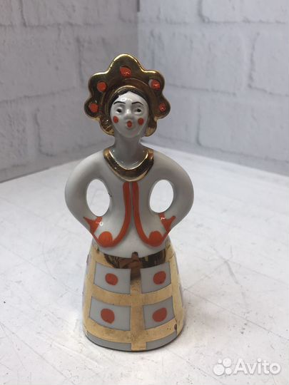 Девушка в кокошнике