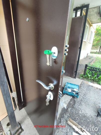 Толстая входная дверь с отличной шумоизоляцией