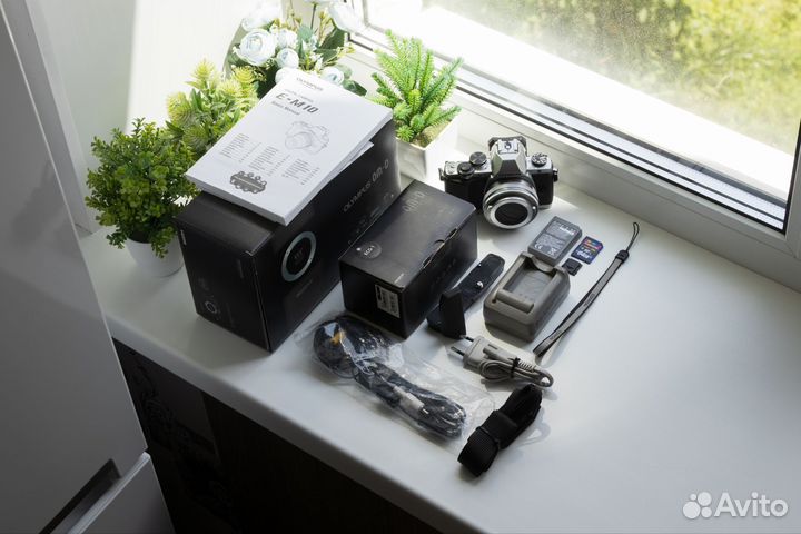 Olympus OM-D E-M10 Kit + Суперкомплект