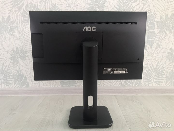 Монитор 24 дюйма с поворотным экраном как новый