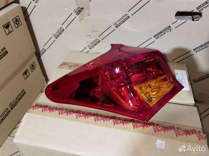 Фонарь левый Toyota Auris 180 2013-2016