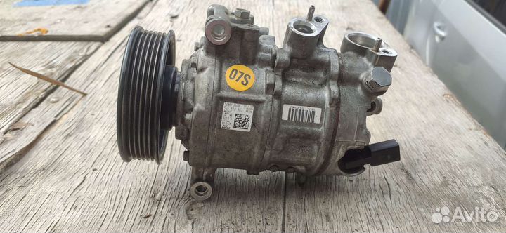 Компрессор кондиционера volkswagen 5Q0820803