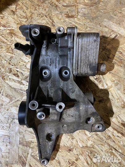 Кронштейн генератора VW Passat B6 05-11