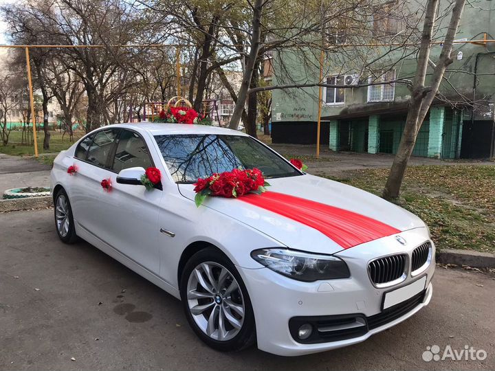 Свадебное украшение на автомобиль