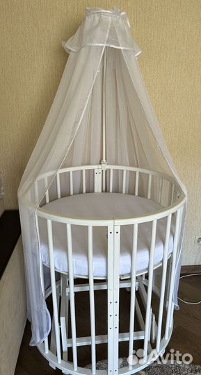 Детская кроватка с маятником круглая