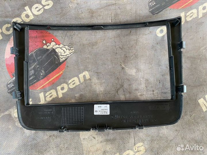 Рамка для магнитолы Mercedes w639