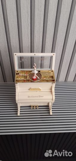 Музыкальная шкатулка с балериной