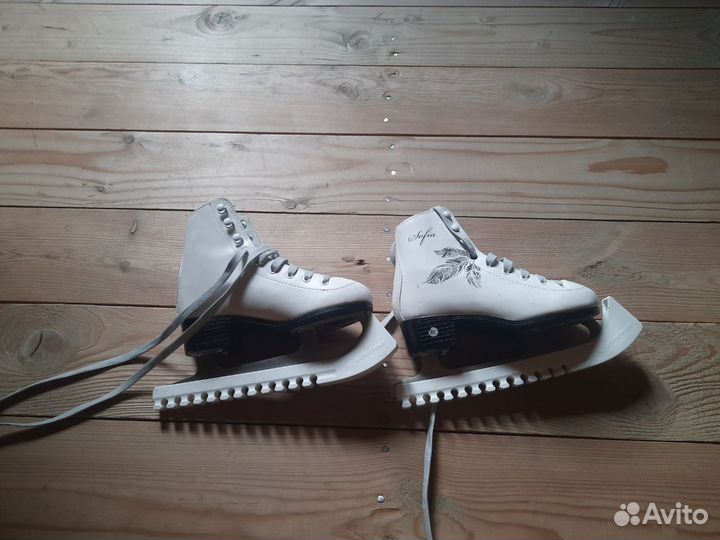 Коньки фигурные 33 размер
