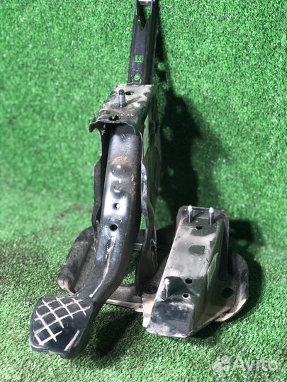 Педаль тормоза skoda octavia тур а4 1,4 МКПП