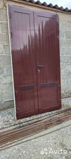 Двухстворчатые входные жел. двери