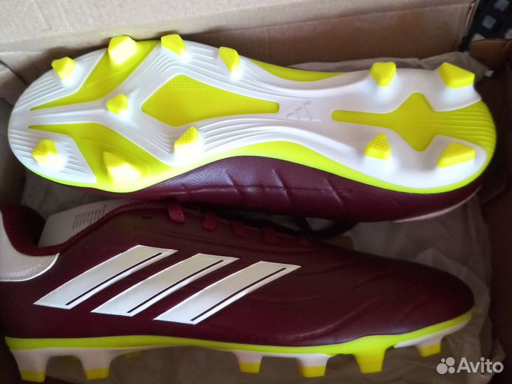 Футбольные бутсы adidas