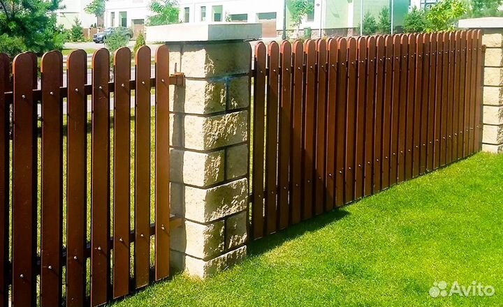 Забор из евроштакетника для дома под ключ
