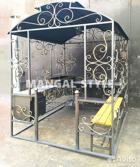 Мангал с крышей