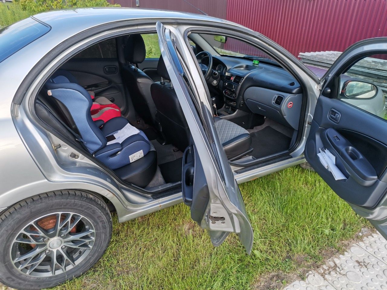 Nissan Almera: фото владельца