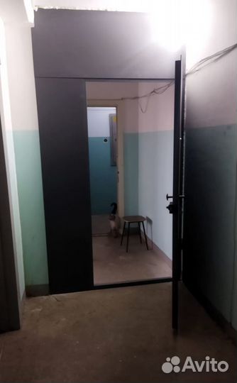 Тамбурная дверь на этаже